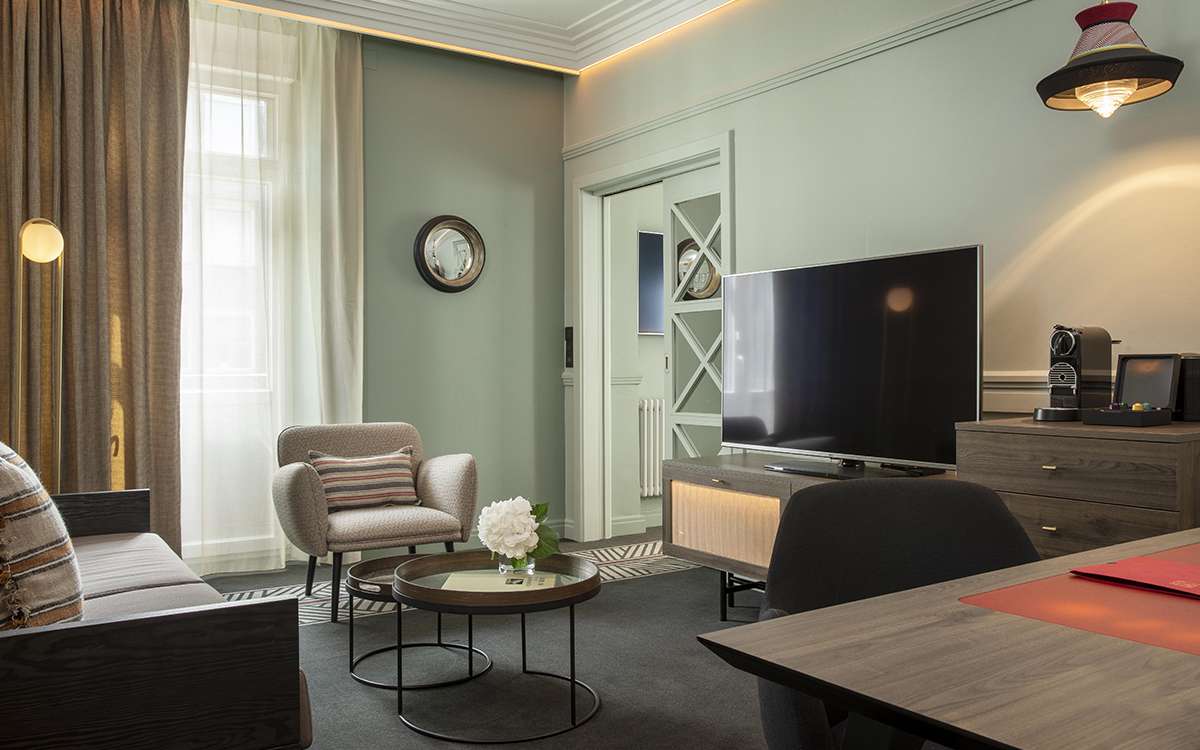 reserve a luxury suite in Strasbourg | 5-star hotel in Strasbourg, Alssace