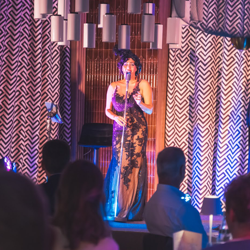 Cabaret dinner shows
« Jazz & Burlesque »