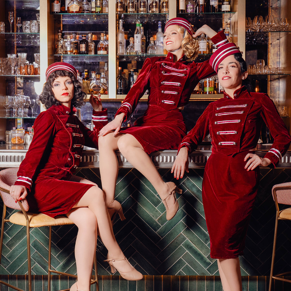 Cabaret dinner shows
« Revue & Corrigée »