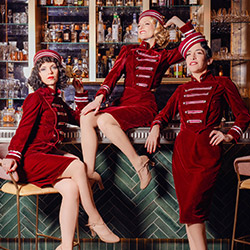 Cabaret dinner shows
« Revue & Corrigée »