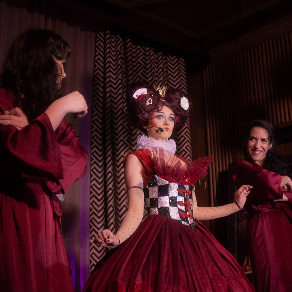 Cabaret dinner shows
« Revue & Corrigée »
